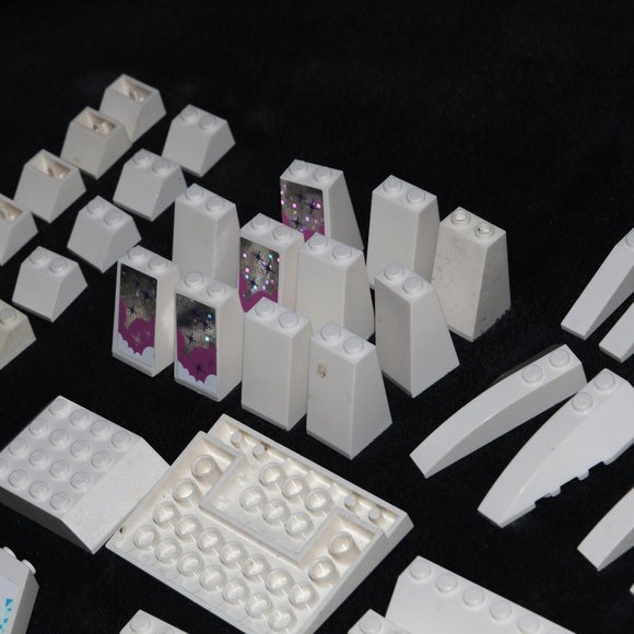 WHITE LEGO ROOF SLOPE BULK LOT - 244 PCS - Picture 7 of 11